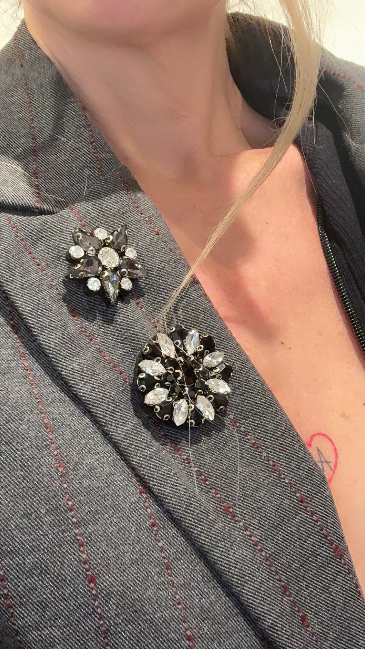 Blazer  Gioia  elegante con spilla gioiello