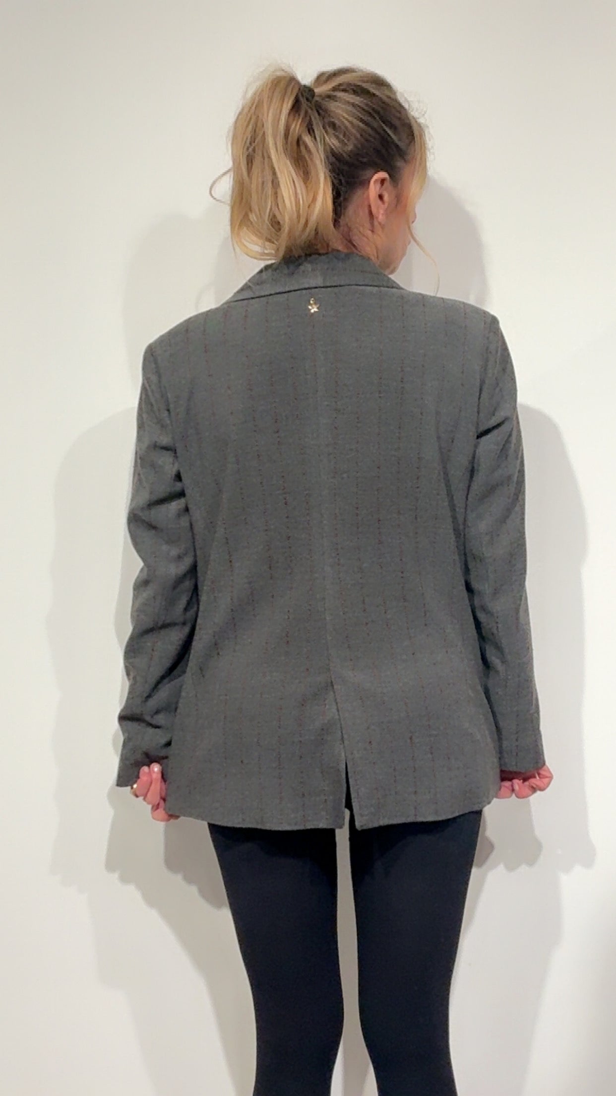 Blazer  Gioia  elegante con spilla gioiello