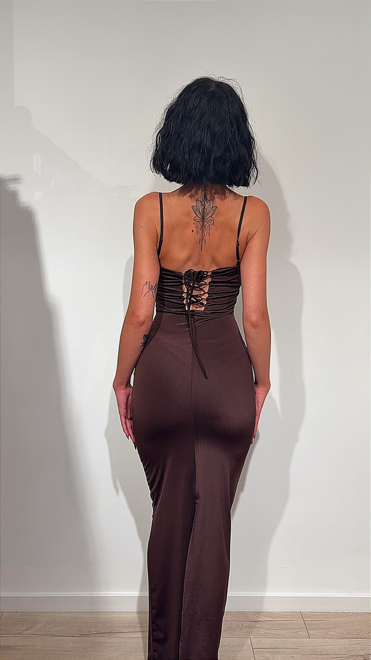 Abito Lungo Satin Effetto Seconda Pelle – Cioccolato